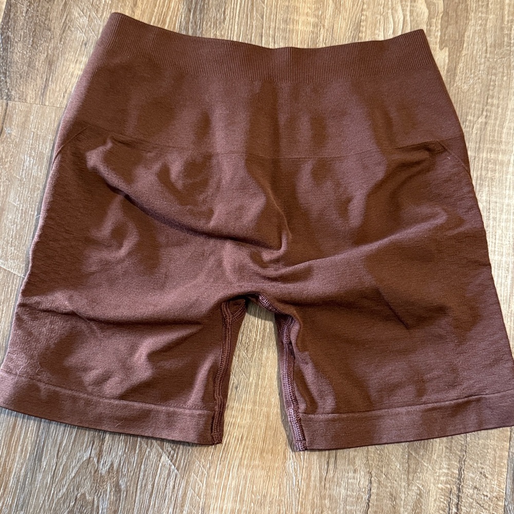 Alphalete Women's Chocolate Bike Shorts - Picture 3 of 5